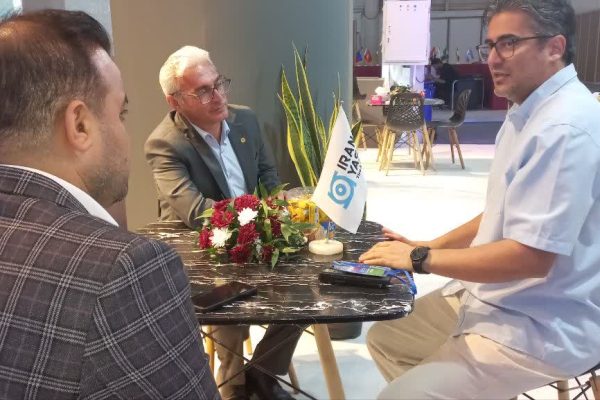 دیدار مسئولان غرفه ایران یاسا با فعالان بازار سرمایه